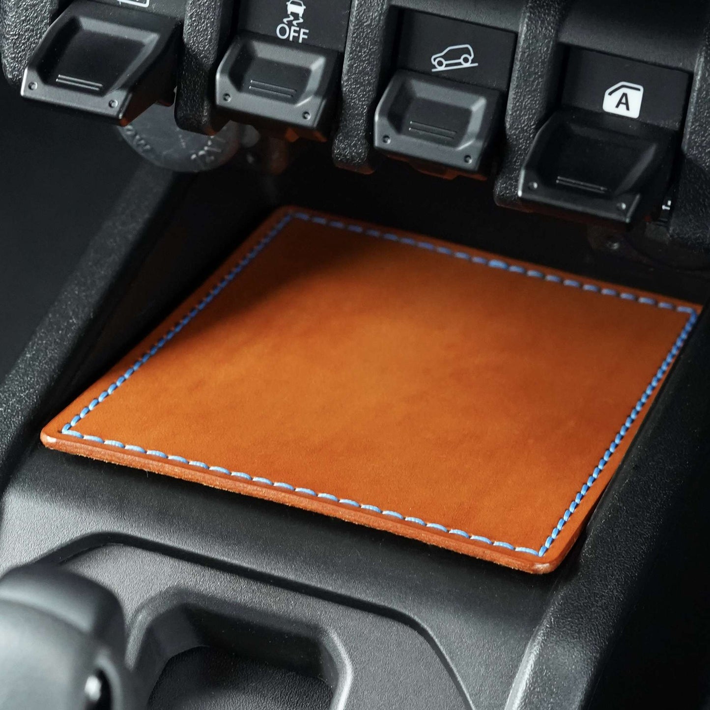 Deluxe Leather Gear Console Mat & Shifter Collar (Jimny Automatic)