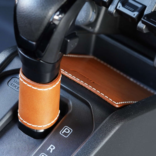 Deluxe Leather Gear Console Mat & Shifter Collar (Jimny Automatic)