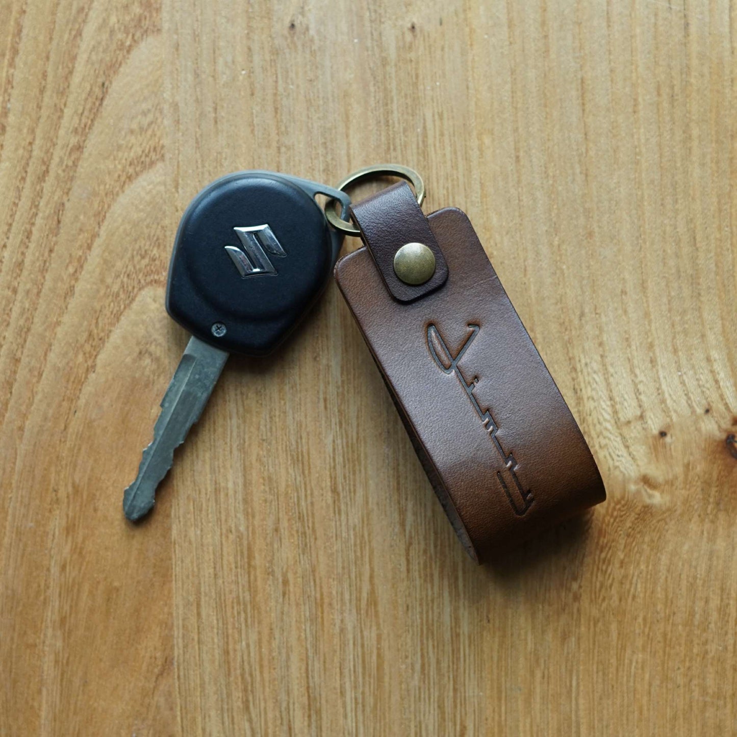 Suzuki Jimny Cursive Retro Leather Key Ring - Walnut