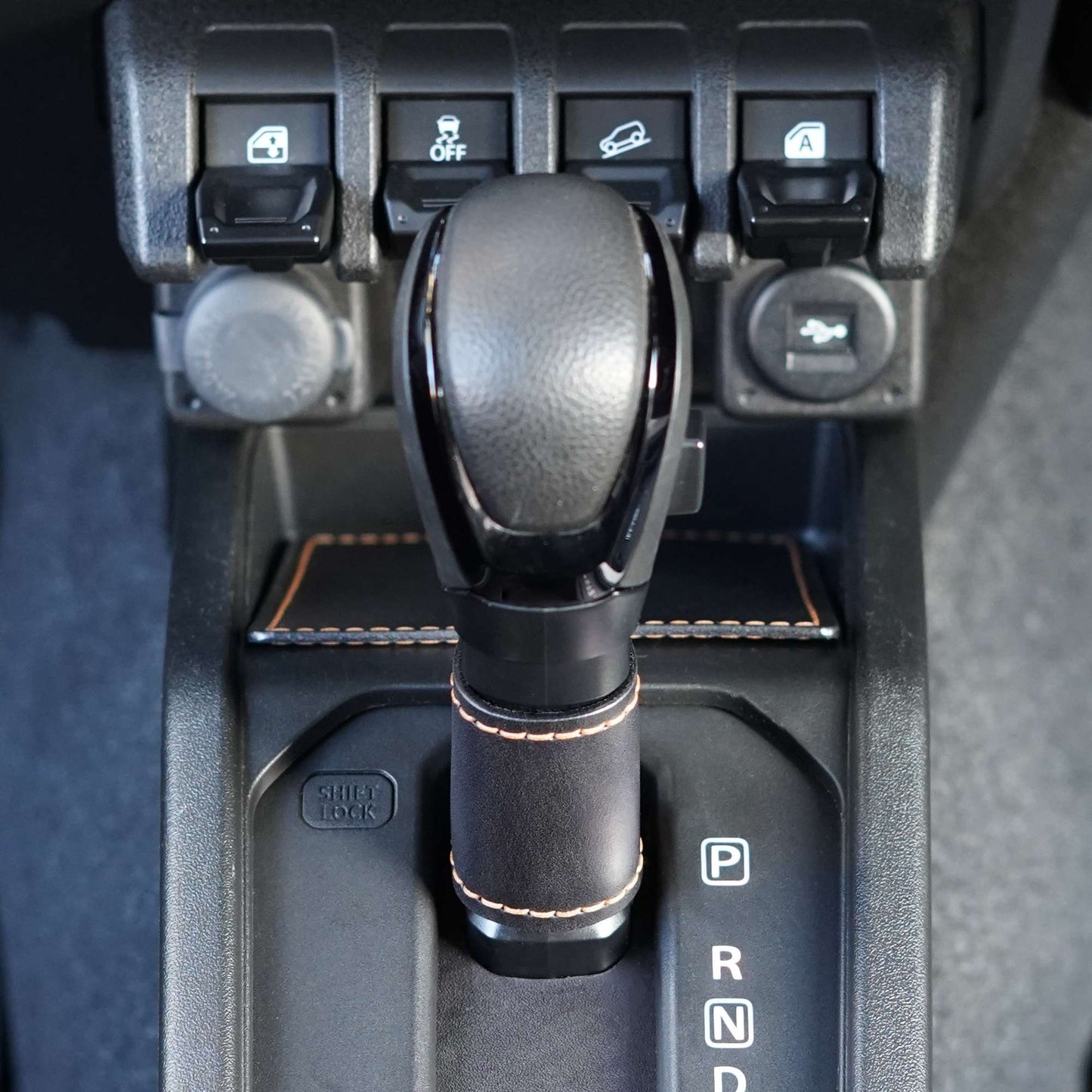 Deluxe Leather Gear Console Mat & Shifter Collar (Jimny Automatic)