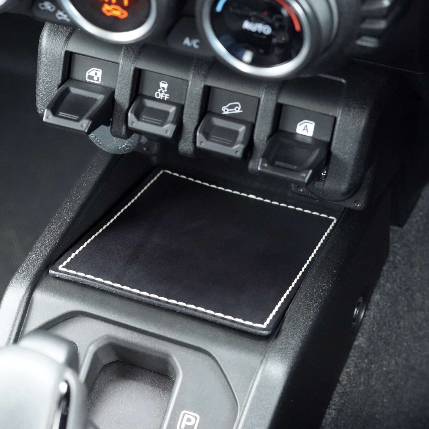 Deluxe Leather Gear Console Mat & Shifter Collar (Jimny Automatic)