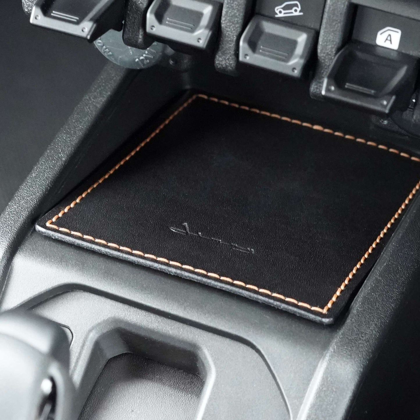 Deluxe Leather Gear Console Mat & Shifter Collar (Jimny Automatic)