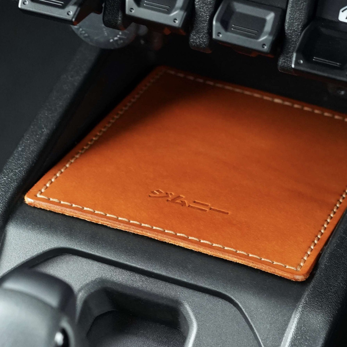 Deluxe Leather Gear Console Mat & Shifter Collar (Jimny Automatic)