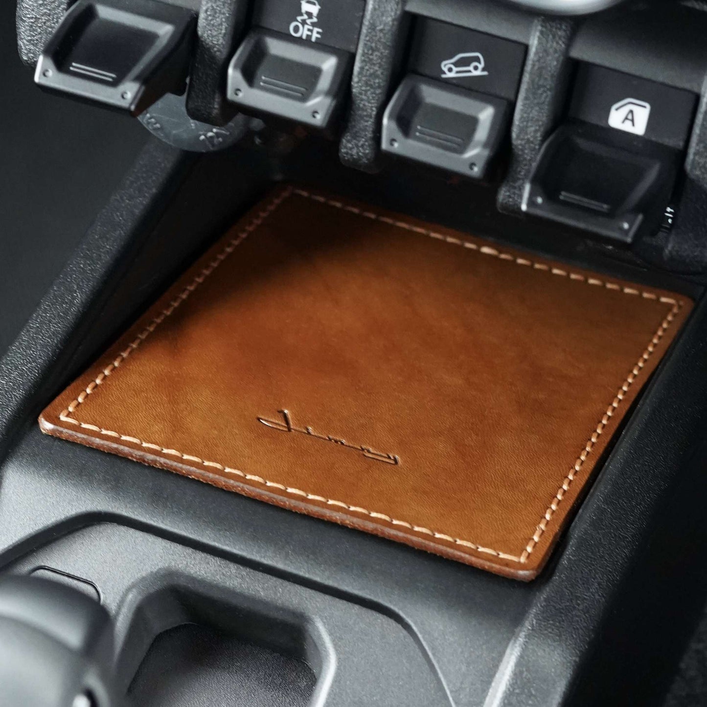 Deluxe Leather Gear Console Mat & Shifter Collar (Jimny Automatic)