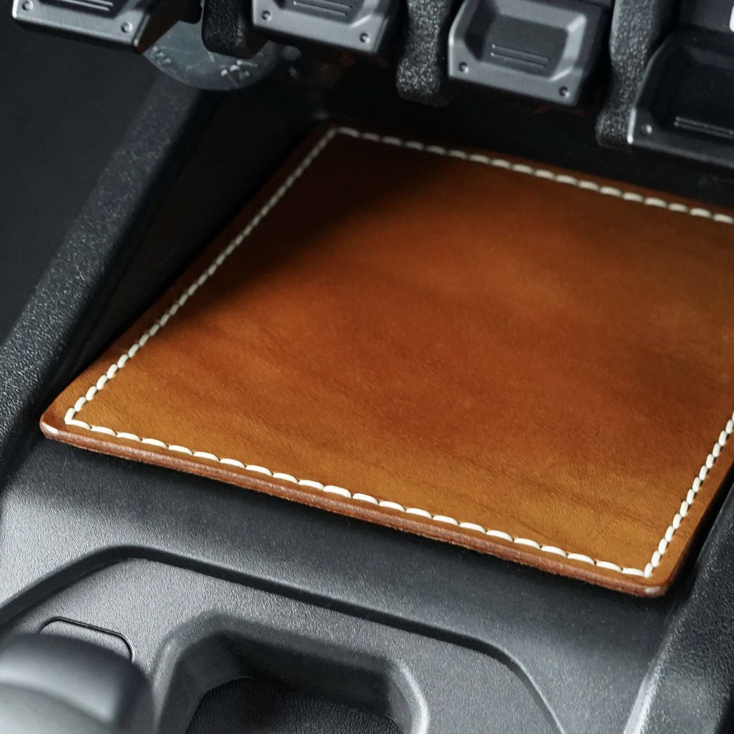 Deluxe Leather Gear Console Mat & Shifter Collar (Jimny Automatic)