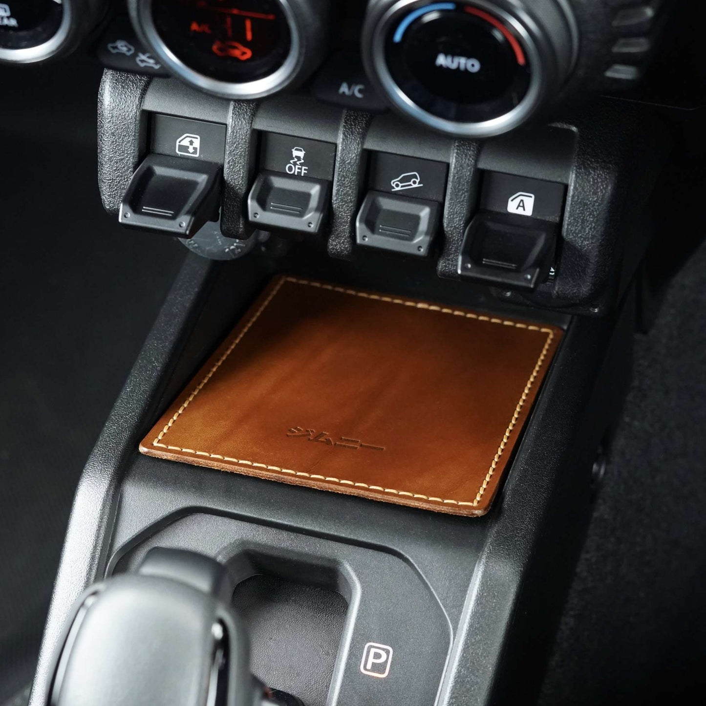 Deluxe Leather Gear Console Mat & Shifter Collar (Jimny Automatic)