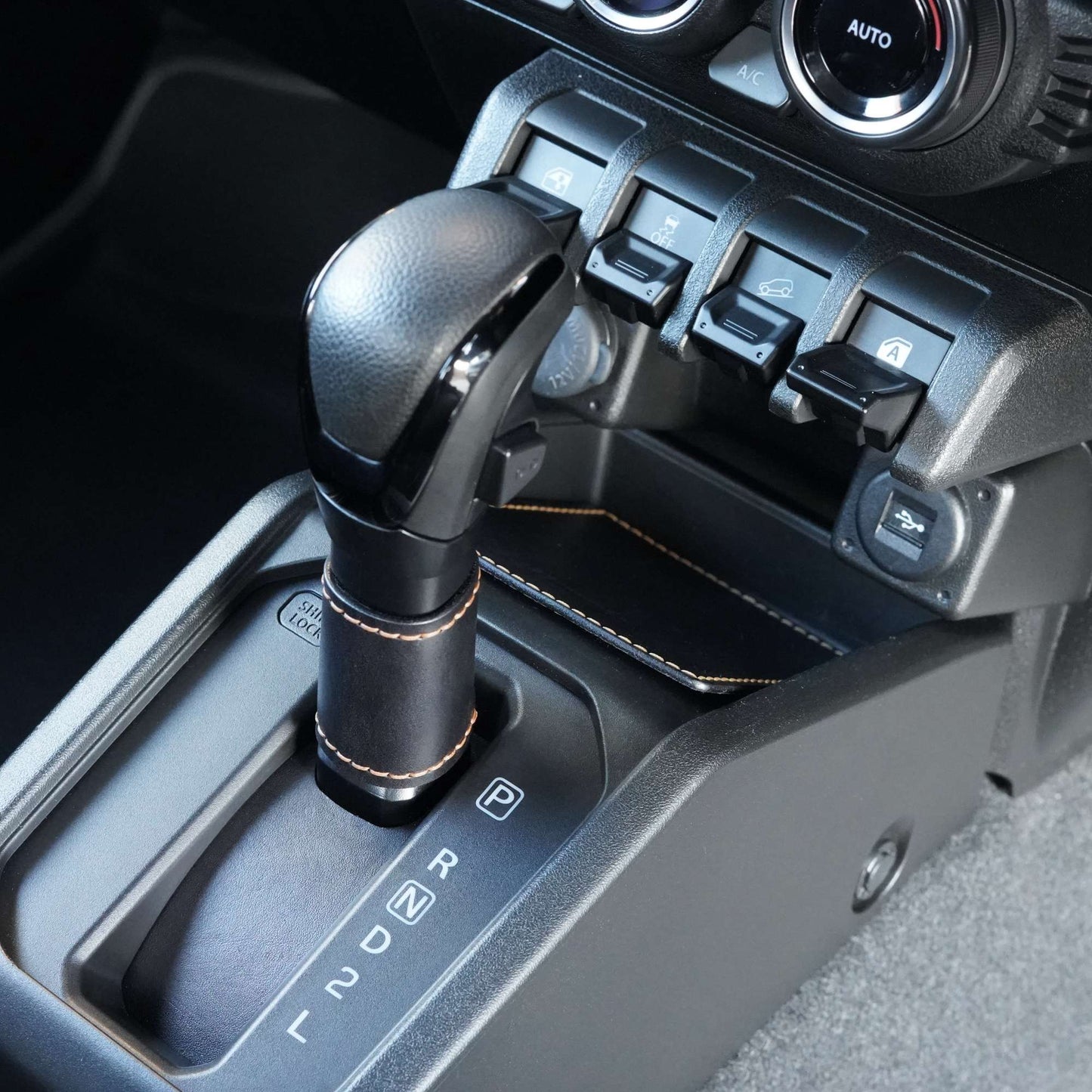 Deluxe Leather Gear Console Mat & Shifter Collar (Jimny Automatic)