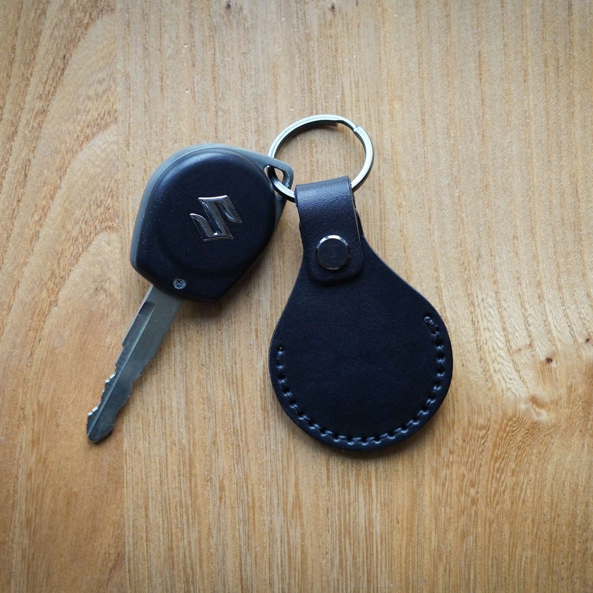 Deluxe Leather Key Ring - Black - AirTag Compatible