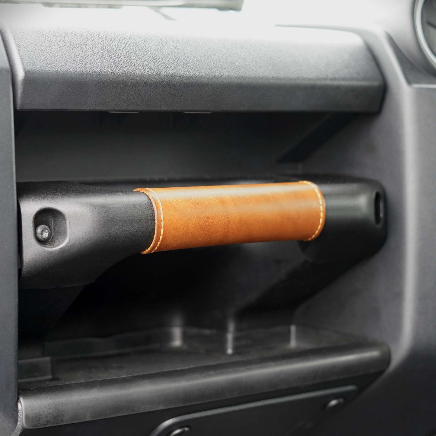 Defender Puma Dash Leather Grab Handle - Tan