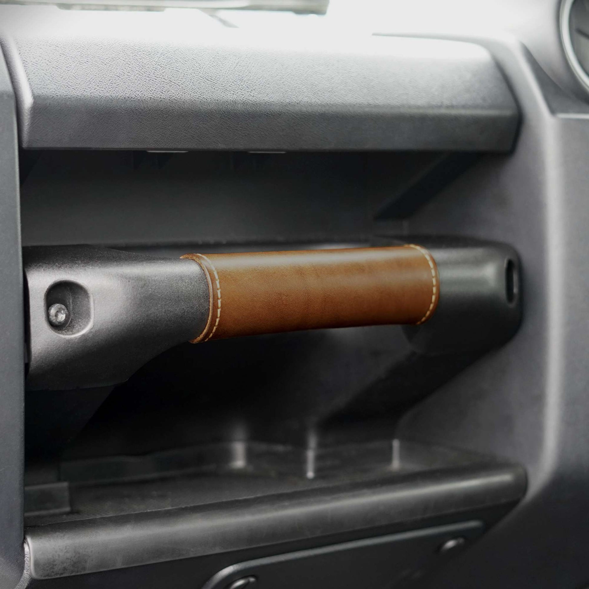 Defender Puma Dash Leather Grab Handle - Walnut